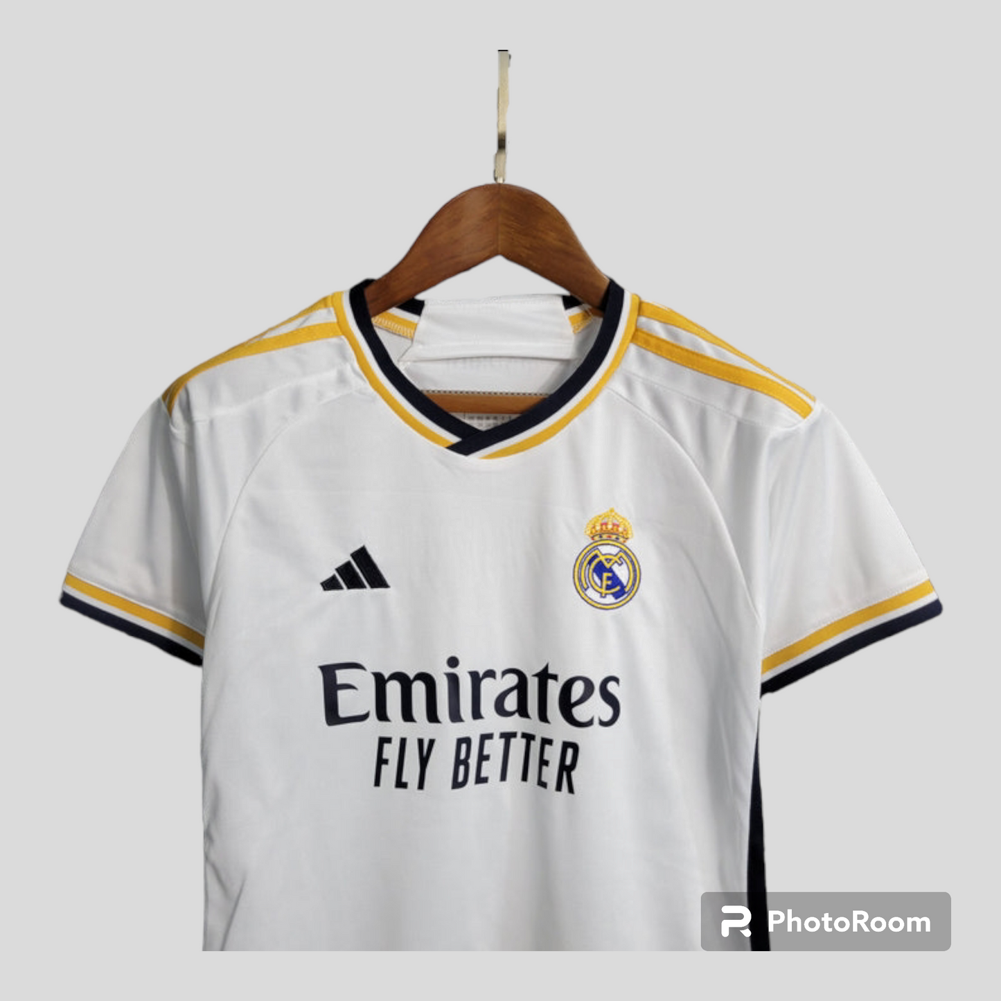 real madrid kids kit-closeup