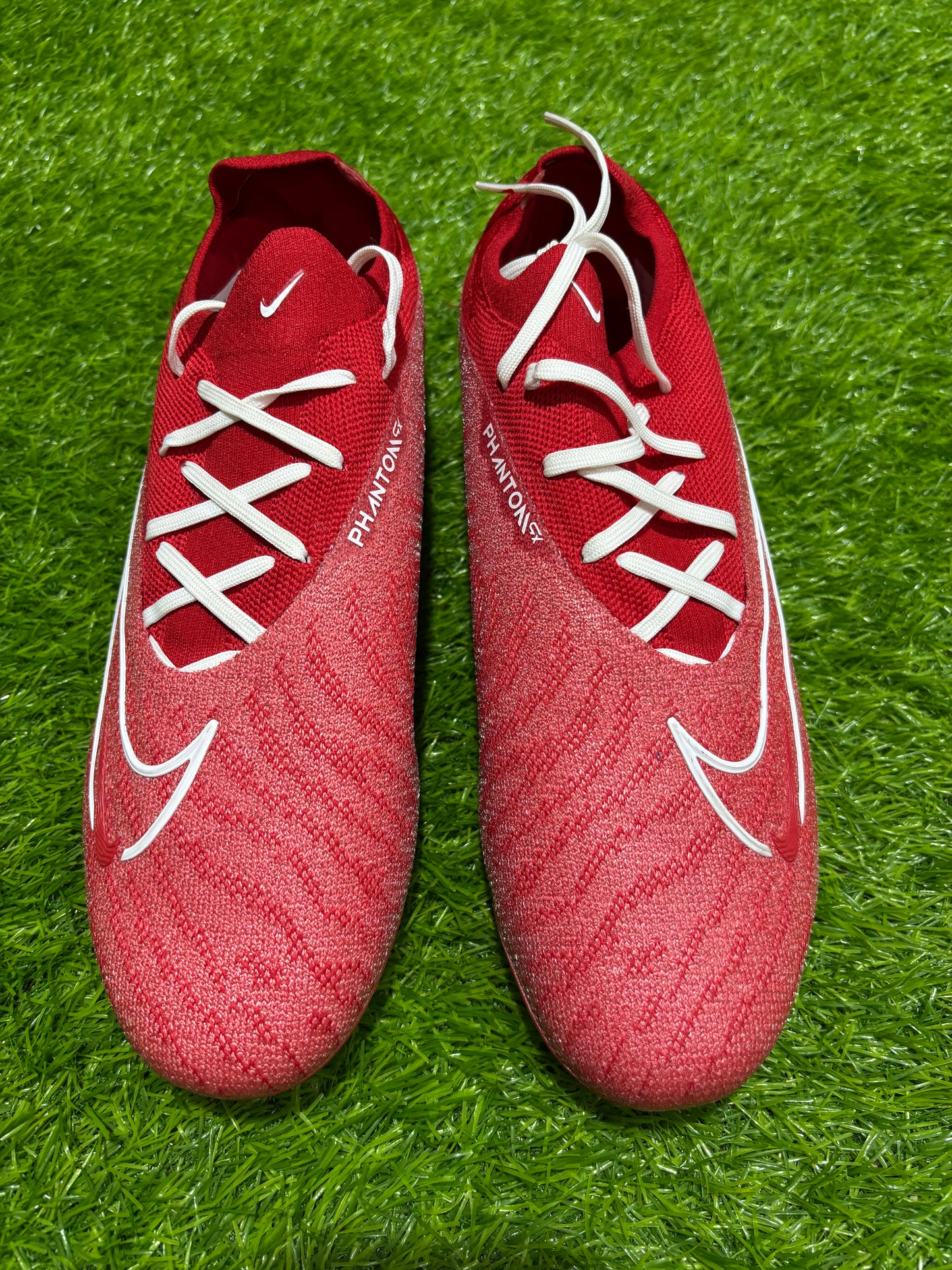 NIKE PHANTOM FOOTBALL STUDS