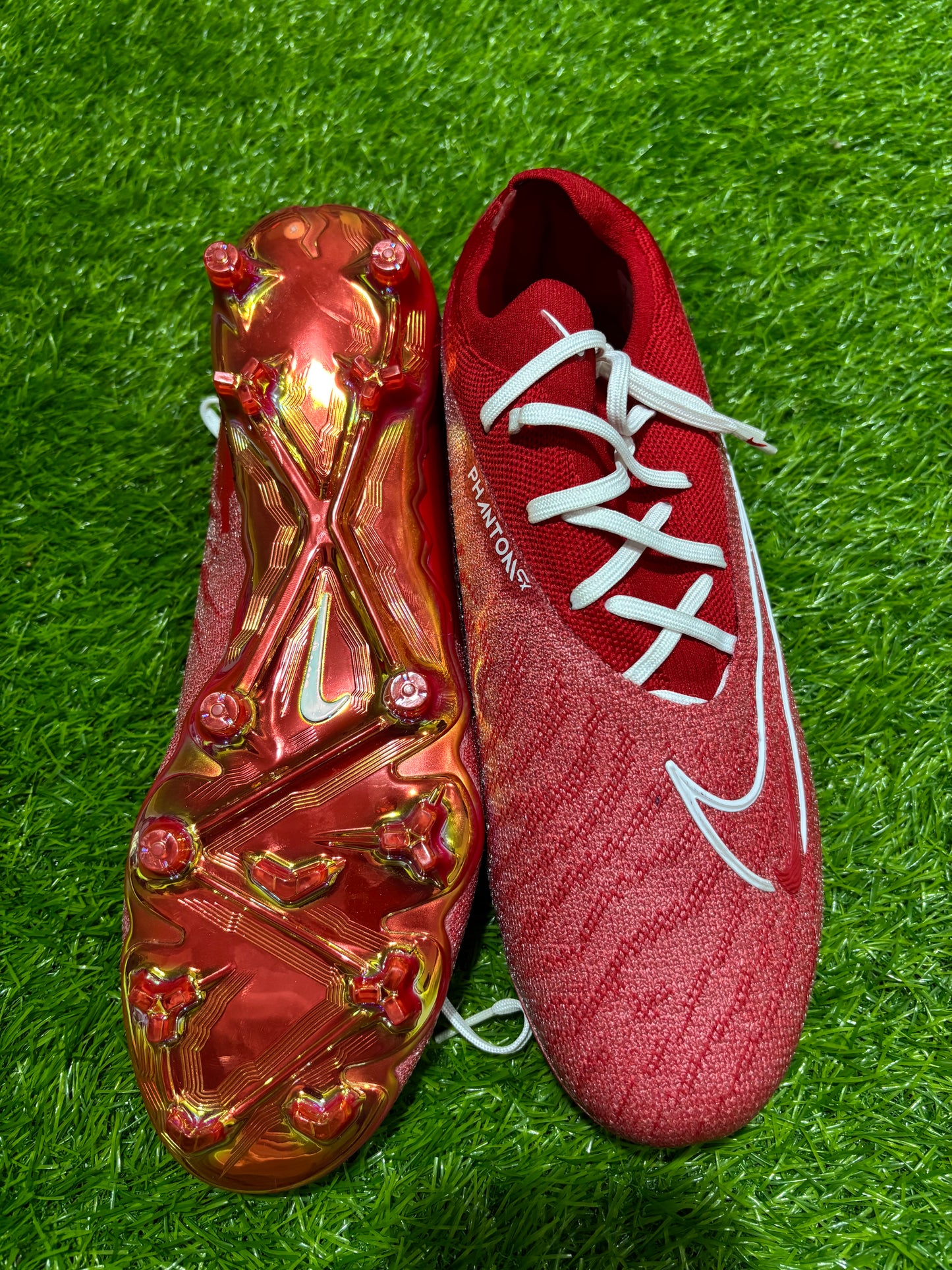 NIKE PHANTOM FOOTBALL STUDS