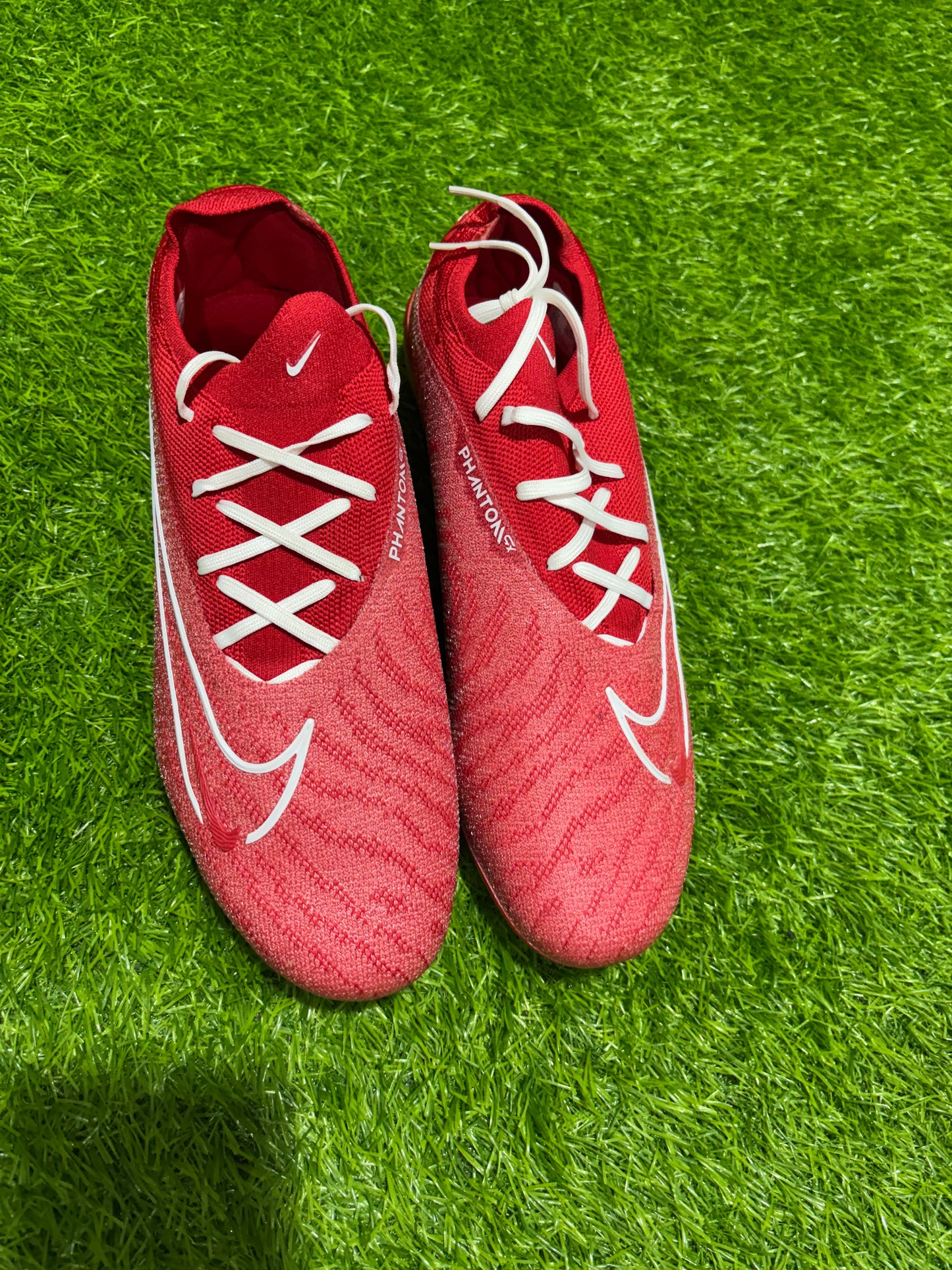 NIKE PHANTOM FOOTBALL STUDS