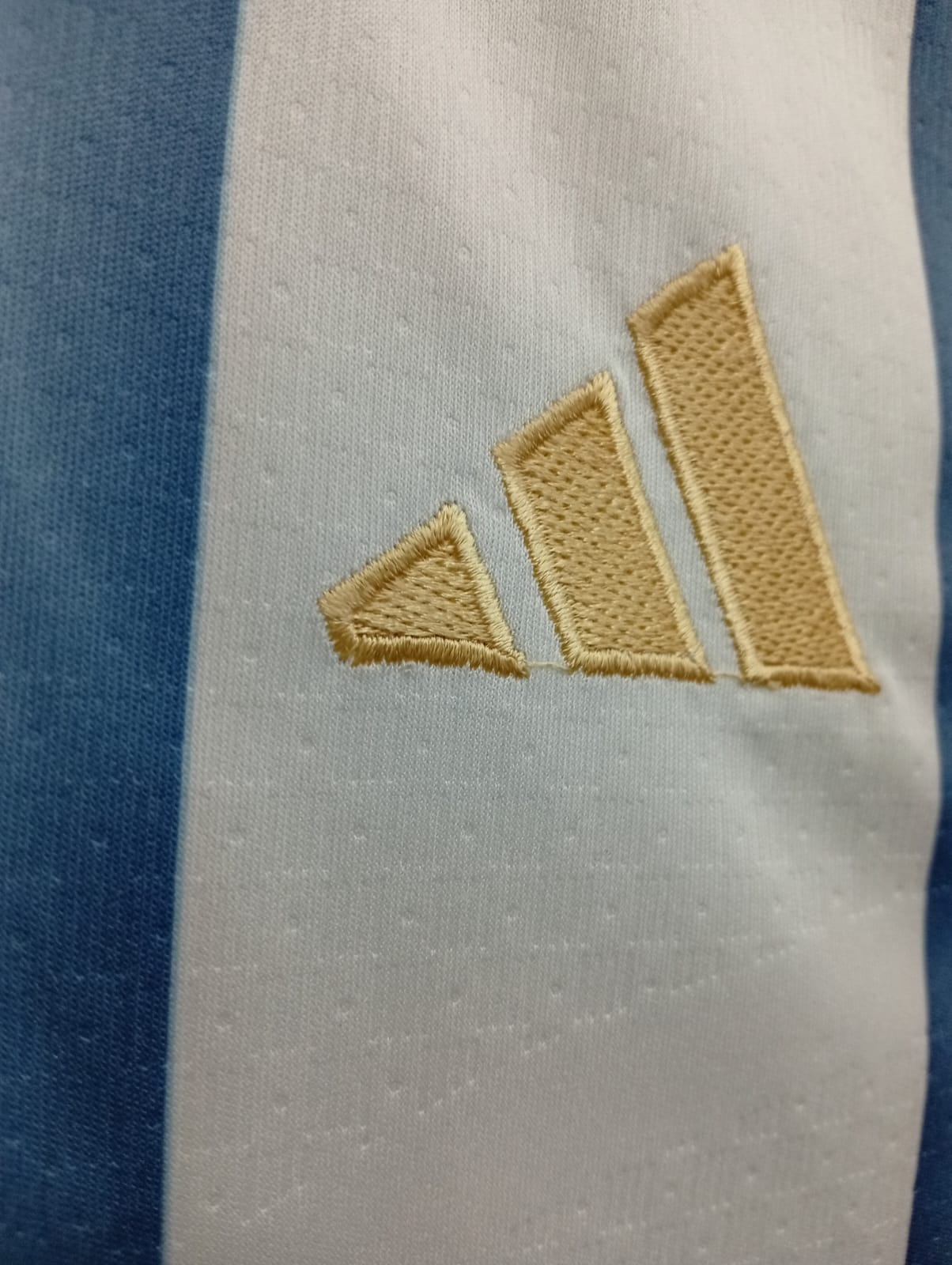 MESSI 10 ARGENTINA HOME FIFA CUP FULL SLEEVE JERSEY(EMBROIDED LOGO)